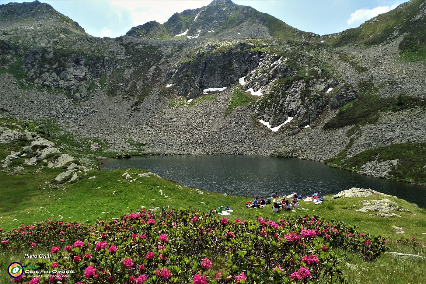 36 Lago di Sopra (2095 m) con Monte Valegino al centro.JPG
